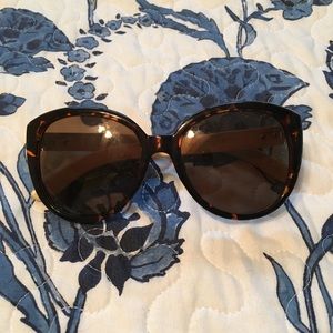 Cat eye sunglasses